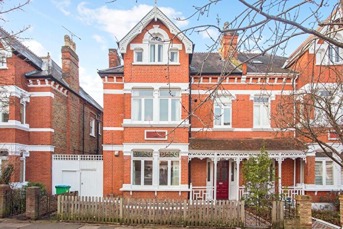 2 Bedroom Flat To Rent In Lebanon Park, Twickenham, TW1