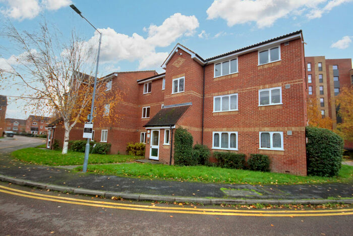 Flat To Rent In Brindley Close, Wembley, Middlesex, HA0