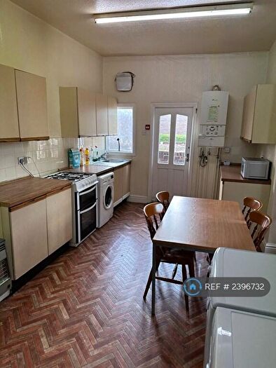 5 Bedroom Terraced House To Rent In Longford Place, Manchester, M14