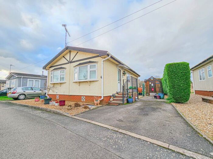 2 Bedroom Park Home For Sale In Avon Park Home, Coventry, CV8