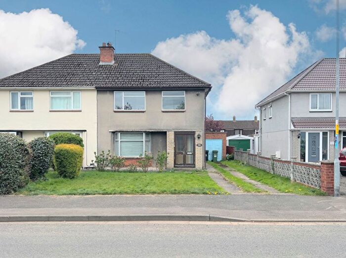 3 Bedroom Semi-Detached House For Sale In Oldbury Road, Worcester, WR2