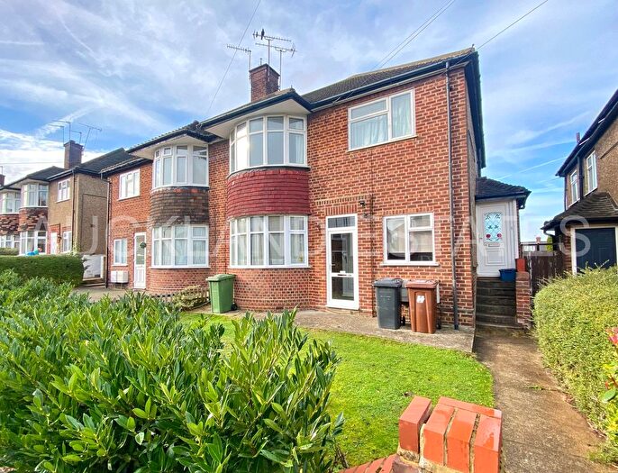 2 Bedroom Maisonette To Rent In Aberdale Gardens, Potters Bar, EN6