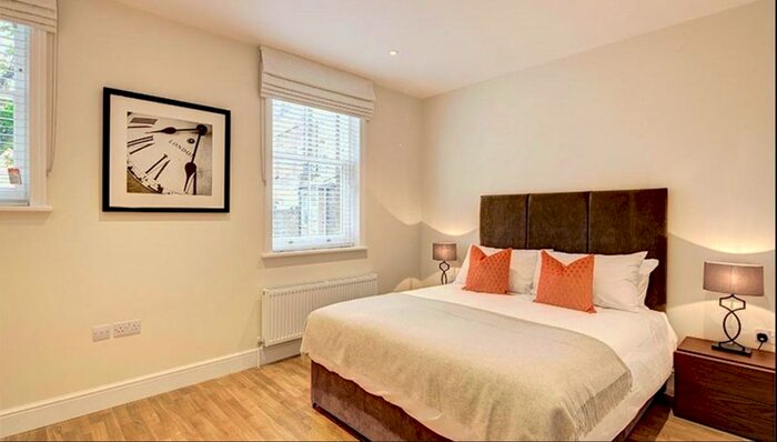 2 Bedroom Flat To Rent In Hamlet Gardens, Chiswick, London, W6