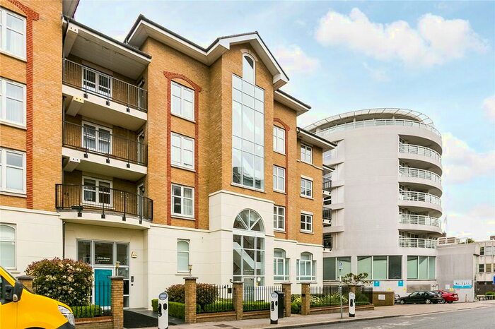 2 Bedroom Flat To Rent In Keswick Road, London, SW15