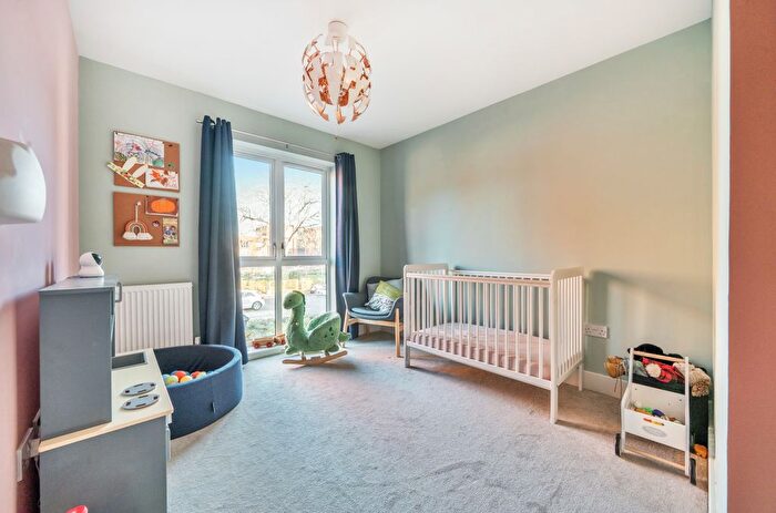 3 Bedroom Terraced House For Sale In Pinewood Way, Chichester, PO19