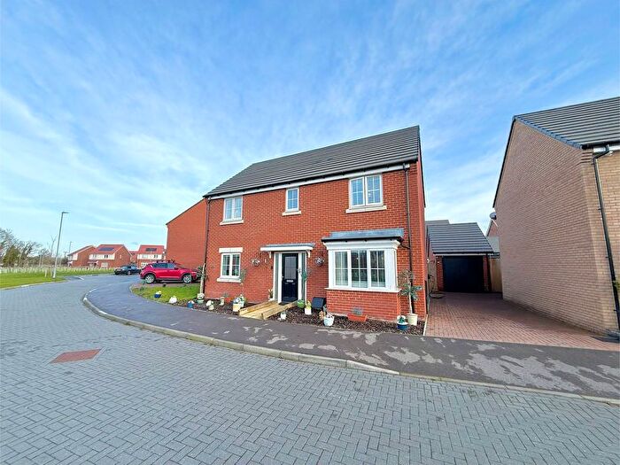 4 Bedroom Detached House For Sale In Deerhound Crescent, Bidwell, LU5