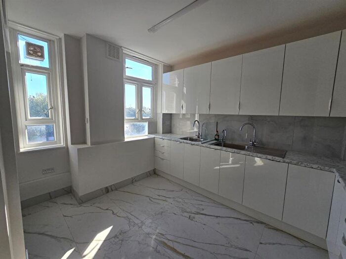 2 Bedroom Flat To Rent In Cazenove Road, London, N16