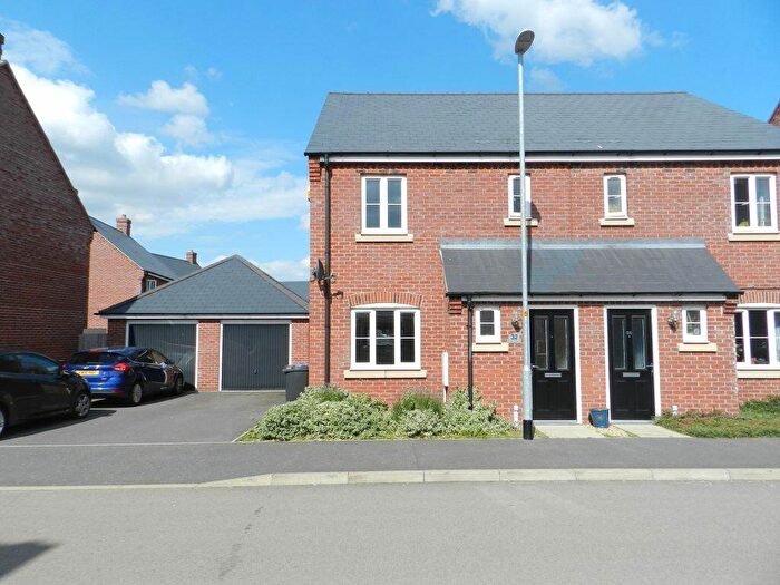 3 Bedroom House To Rent In Middlemore, NN11