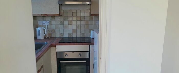 2 Bedroom Flat To Rent In Kenilworth Road, London, W5