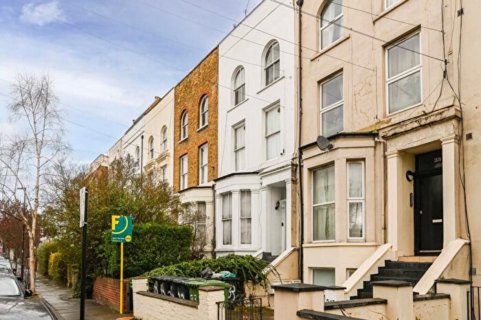 2 Bedroom Flat For Sale In Yonge Park, Finsbury Park, London, N4
