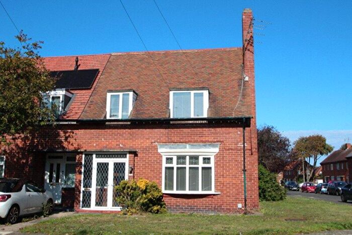 3 Bedroom Semi-Detached House For Sale In Appletree Gardens, Whitley Bay, NE25