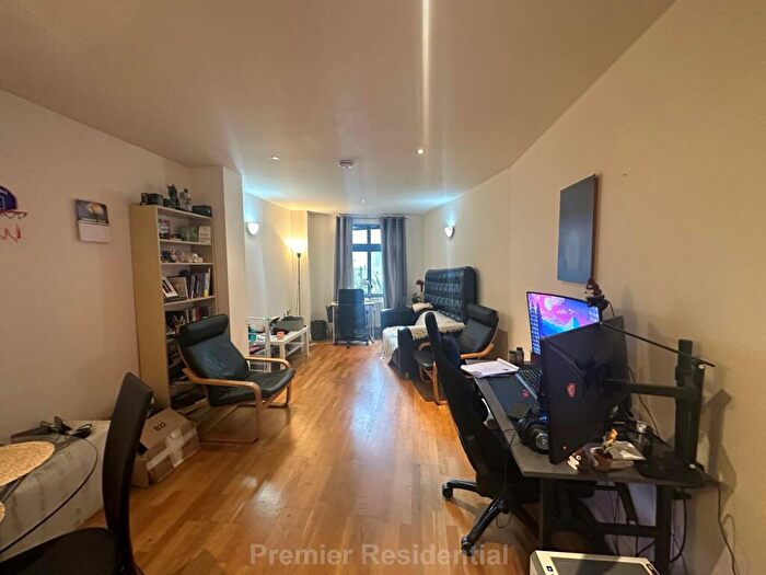 1 Bedroom Apartment For Sale In Castlefield Locks, Manchester, M15