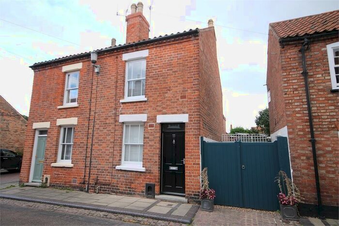 2 Bedroom Semi-Detached House To Rent In King Street, Newark, Nottinghamshire., NG24