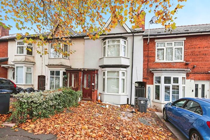 3 Bedroom Semi-Detached House For Sale In Colonial Road, Birmingham, B9