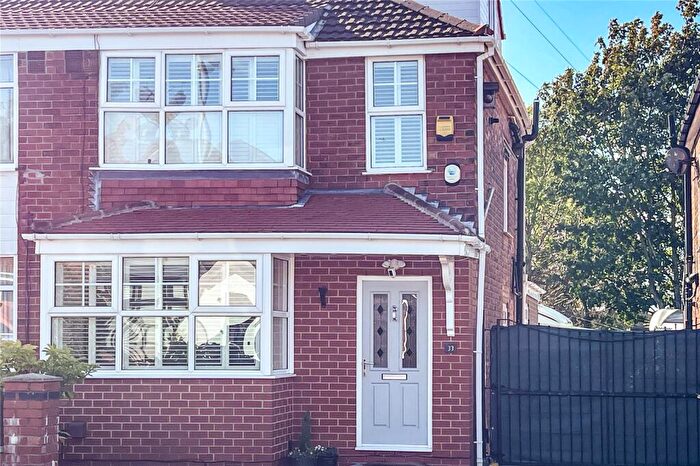 3 Bedroom Semi-Detached House For Sale In Kirby Avenue, Chadderton, Oldham, Greater Manchester, OL9