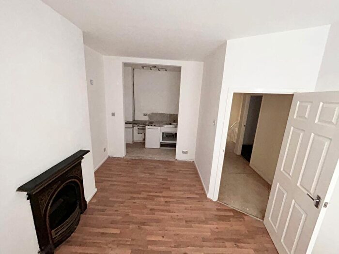 2 Bedroom Flat For Sale In Durham Road, Gateshead, Tyne And Wear, NE9