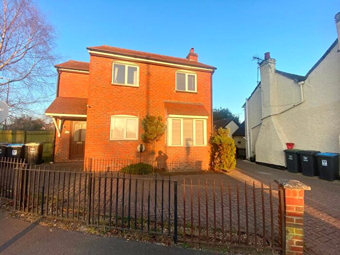 2 Bedroom Semi Detached House For Sale In High Street, Bovingdon, HP3