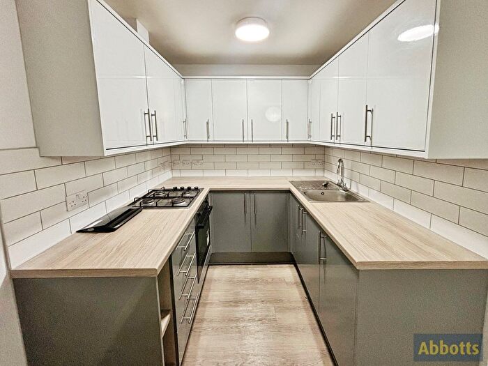 3 Bedroom Flat To Rent In York Road, Southend-On-Sea, SS1