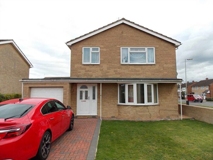 3 Bedroom Detached House To Rent In St Peters Crescent, Glory Farm, OX26