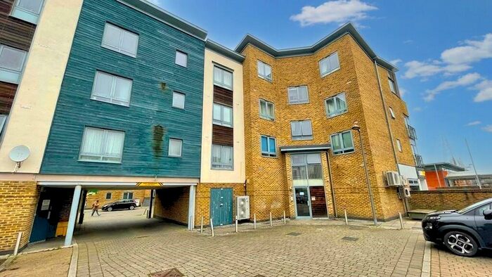 2 Bedroom Apartment To Rent In Quayside Drive, Colchester, Essex, CO2