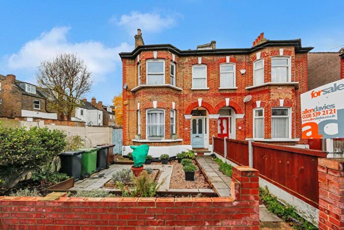 3 Bedroom Flat For Sale In Chelmsford Road, Leytonstone., E11