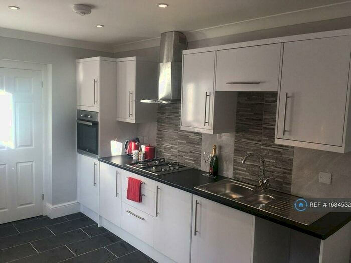 2 Bedroom Flat To Rent In Richmond Road, South Shields, NE34