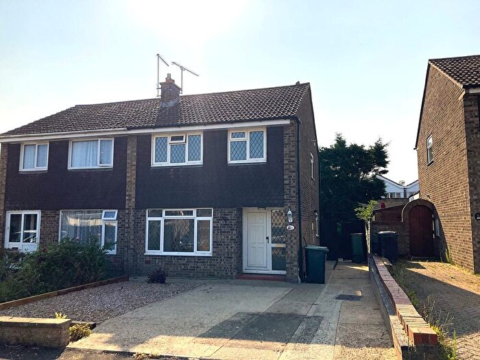 3 Bedroom Semi-Detached House To Rent In Balham Close, Rushden, NN10