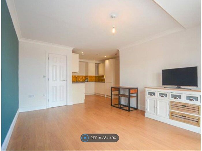 2 Bedroom Flat To Rent In Market Street, Bracknell, RG12
