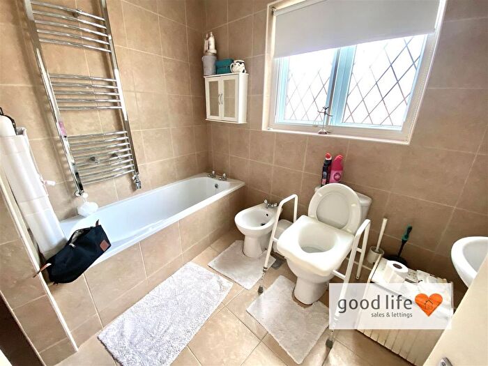 2 Bedroom Detached Bungalow For Sale In Holly Lodge, Sea View Road, Grangetown, Sunderland, SR2