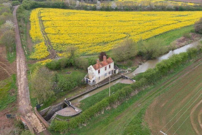 3 Bedroom Cottage For Sale In Grants Lock, Twyford, Banbury, OX17