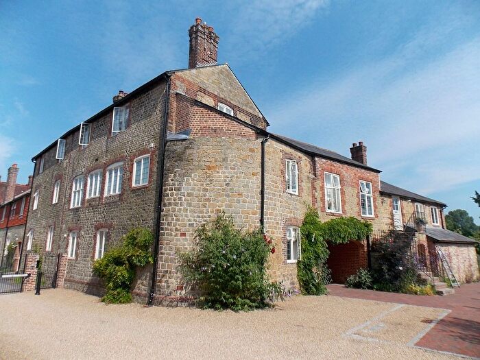 2 Bedroom Flat To Rent In Angel Yard, North Street, Midhurst, GU29
