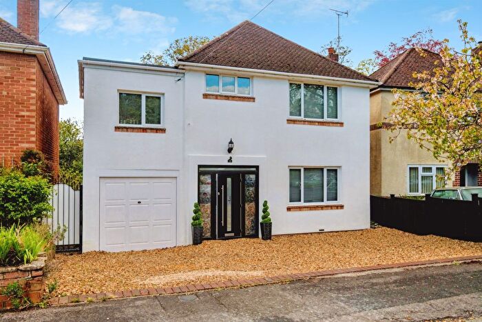 4 Bedroom Detached House For Sale In Bassett Dale, Southampton, SO16