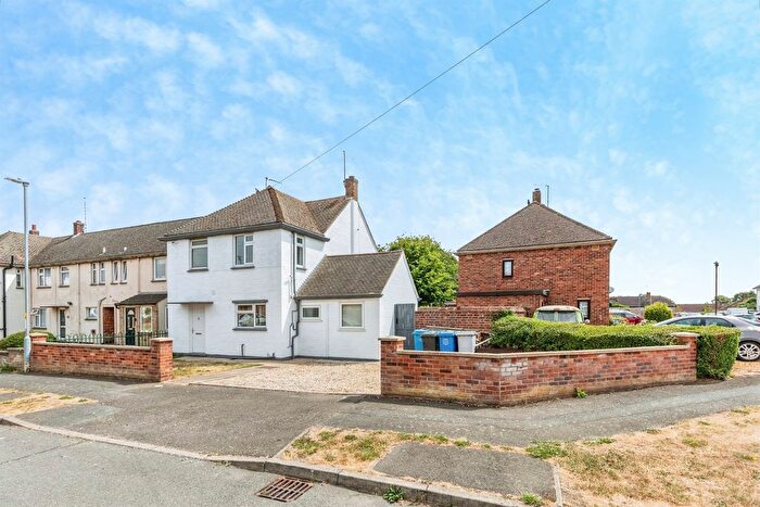 3 Bedroom Semi-Detached House For Sale In Centre Parade, Kettering, NN16