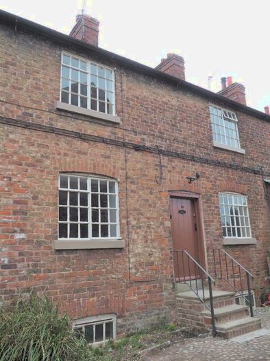 3 Bedroom Terraced House To Rent In Oak Cottages, SK9