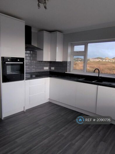 2 Bedroom Flat To Rent In Trinity Crescent, Llandudno, LL30