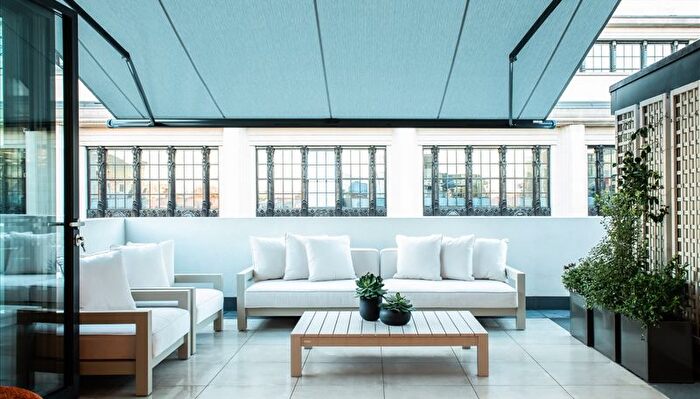 3 Bedroom Flat To Rent In Young Street, London, W8