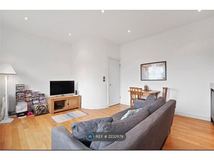 2 Bedroom Flat To Rent In Chiswick Lane, London, W4
