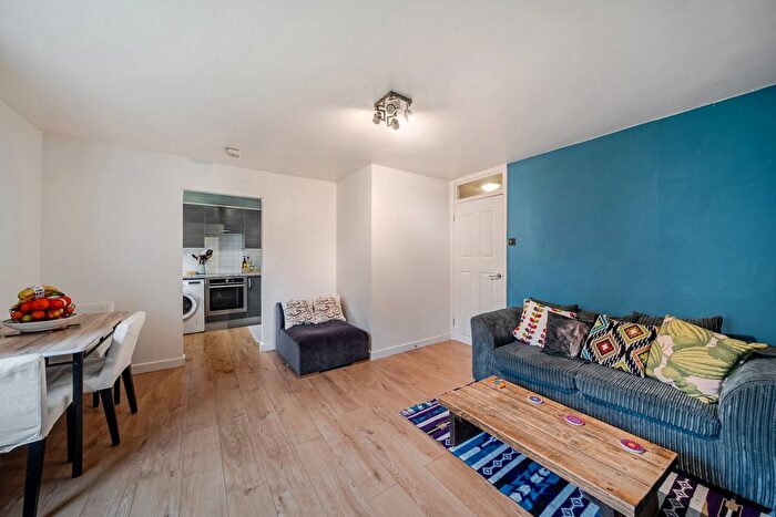 2 Bedroom Flat For Sale In Granville Square, London, SE15