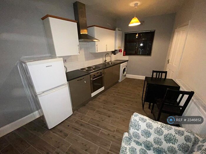 1 Bedroom Flat To Rent In Mundon Gardens, Ilford, IG1