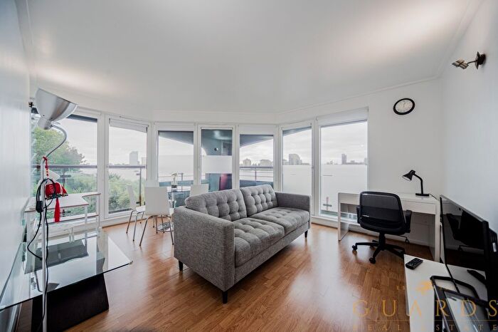 2 Bedroom Flat To Rent In Flat, Seacon Tower, Hutchings Street, London, E14