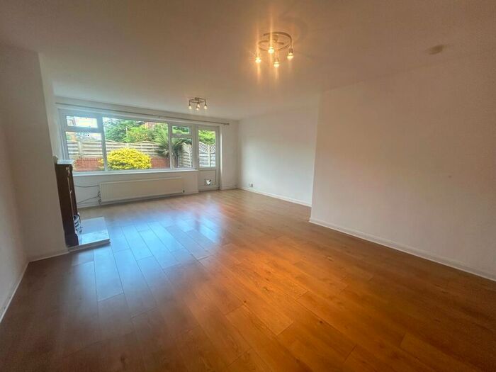 3 Bedroom House To Rent In Dolphin Court, Chester, CH4