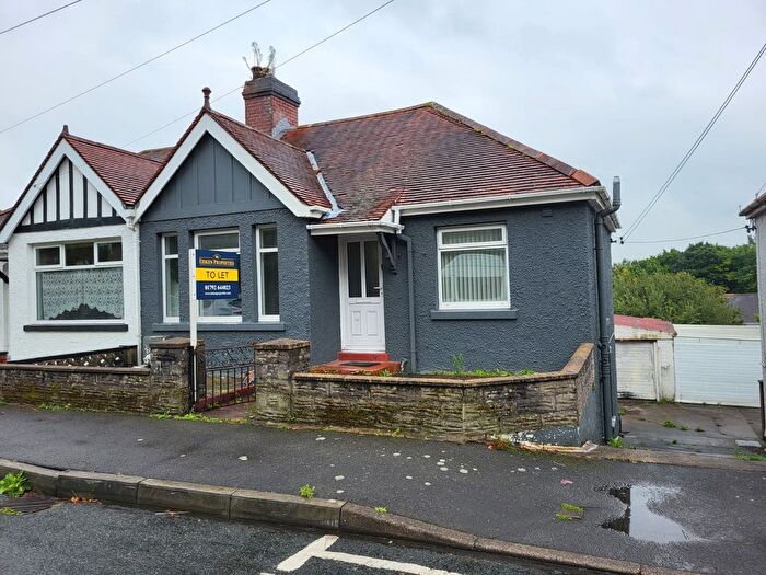 3 Bedroom Semi-Detached House To Rent In Park Drive, Skewen, SA10