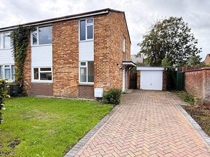 4 Bedroom Semi-Detached House To Rent In Elm Tree Gardens, Devizes, SN10