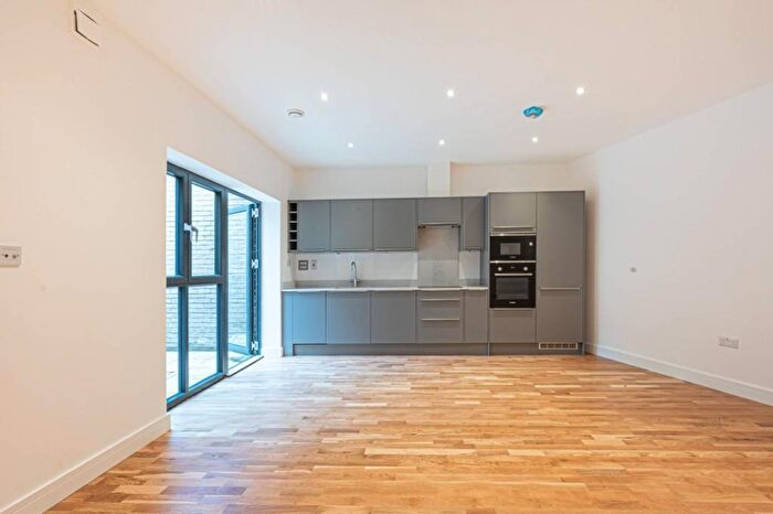2 Bedroom Apartment To Rent In Flat, Citrine House, NW5