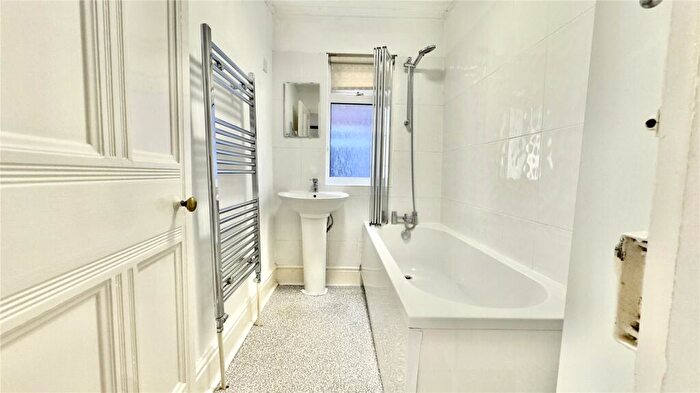 2 Bedroom Apartment For Sale In Westbourne Grove, West Kirby, Wirral, Merseyside, CH48