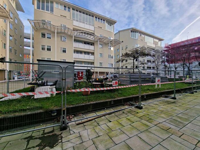 2 Bedroom Apartment For Sale In Apartment, Royal Quay, Liverpool, Merseyside, L3