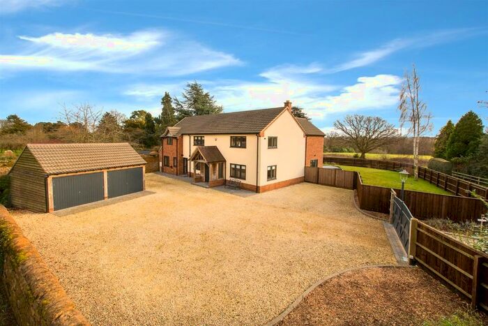 5 Bedroom Detached House For Sale In West Gate, Glendon, NN14