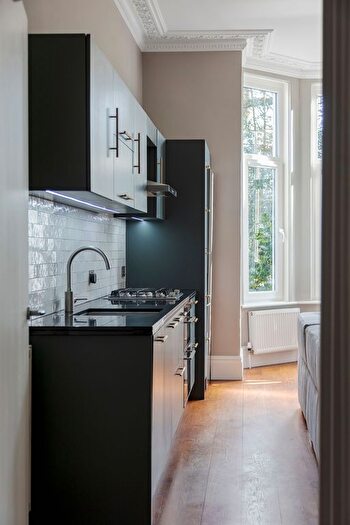 2 Bedroom Flat For Sale In Crystal Palace Park Road, London, SE26