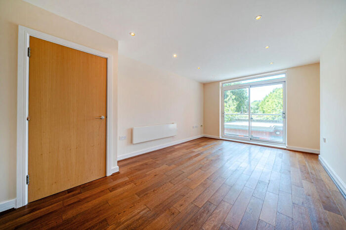 1 Bedroom Apartment For Sale In Birdwood Avenue, London, SE13