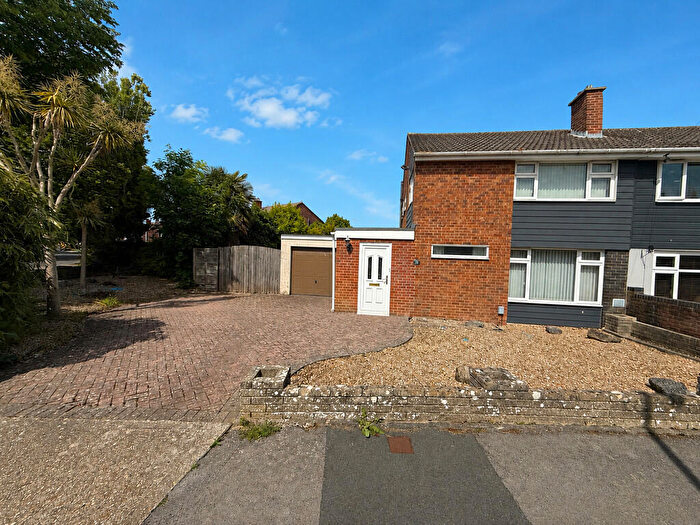3 Bedroom Semi-Detached House For Sale In Edgecombe Crescent, Gosport, PO13